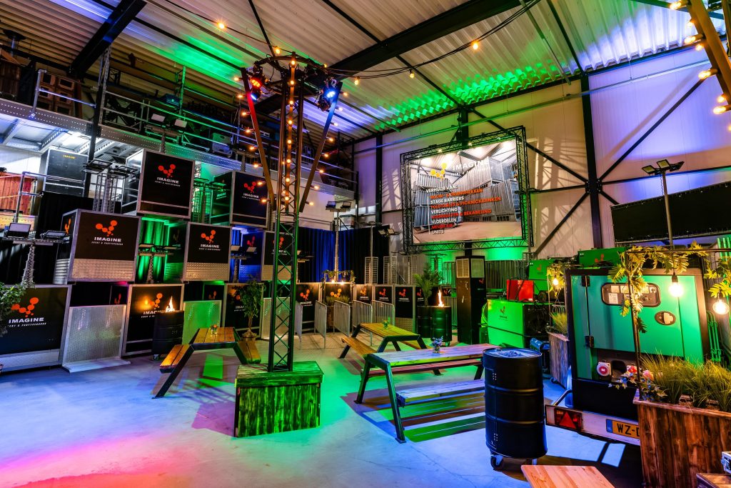 Bedrijfsfotografie voor Imagine Event en Partyverhuur: verhuurmateriaal en sfeer op locatie