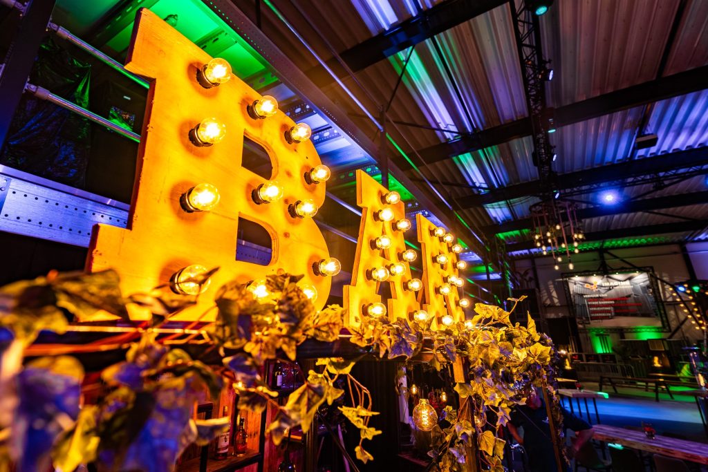 Bedrijfsfotografie voor Imagine Event en Partyverhuur: verhuurmateriaal en sfeer op locatie