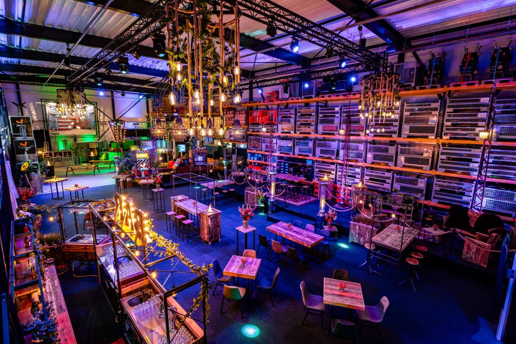 Fotograaf inhuren: bedrijfsfotografie voor Imagine Event en Partyverhuur: verhuurmateriaal in gebruik op locatie