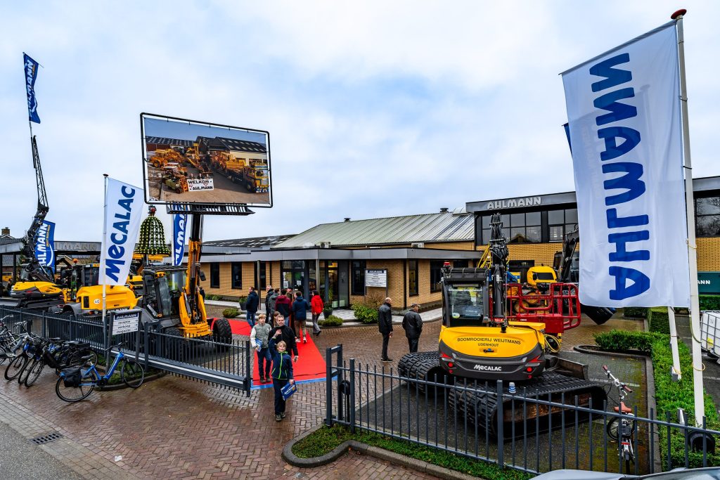 Evenementfotografie tijdens de open dagen voor het 50-jarig jubileum van Ahlmann Nederland