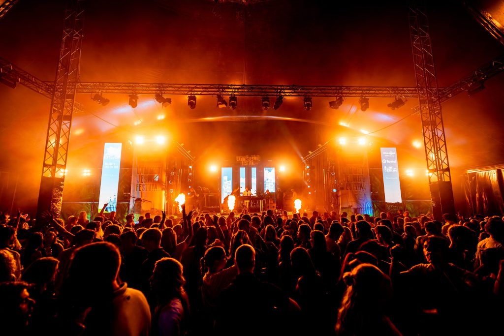 Festivalfotografie tijdens een optreden van De Vaste Clique
