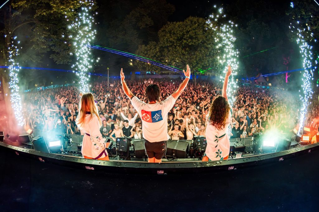 Festivalfotografie: sfeer, bezoekers en podium op een festival, gefotografeerd door Jurgen Versteeg