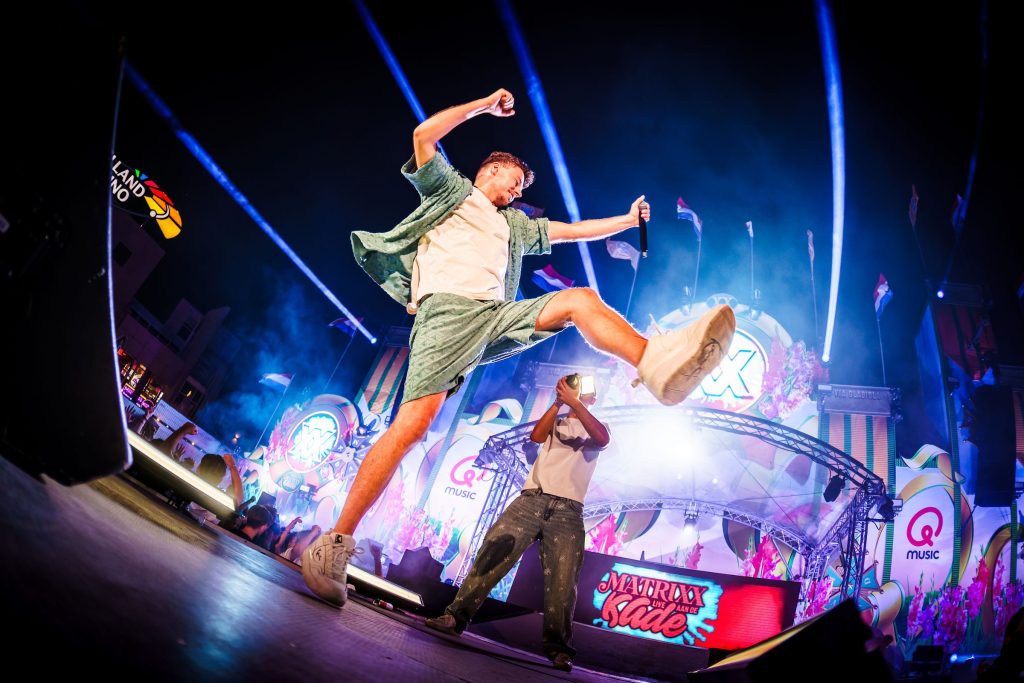 Festivalfotografie: sfeer, bezoekers en podium op een festival, gefotografeerd door Jurgen Versteeg