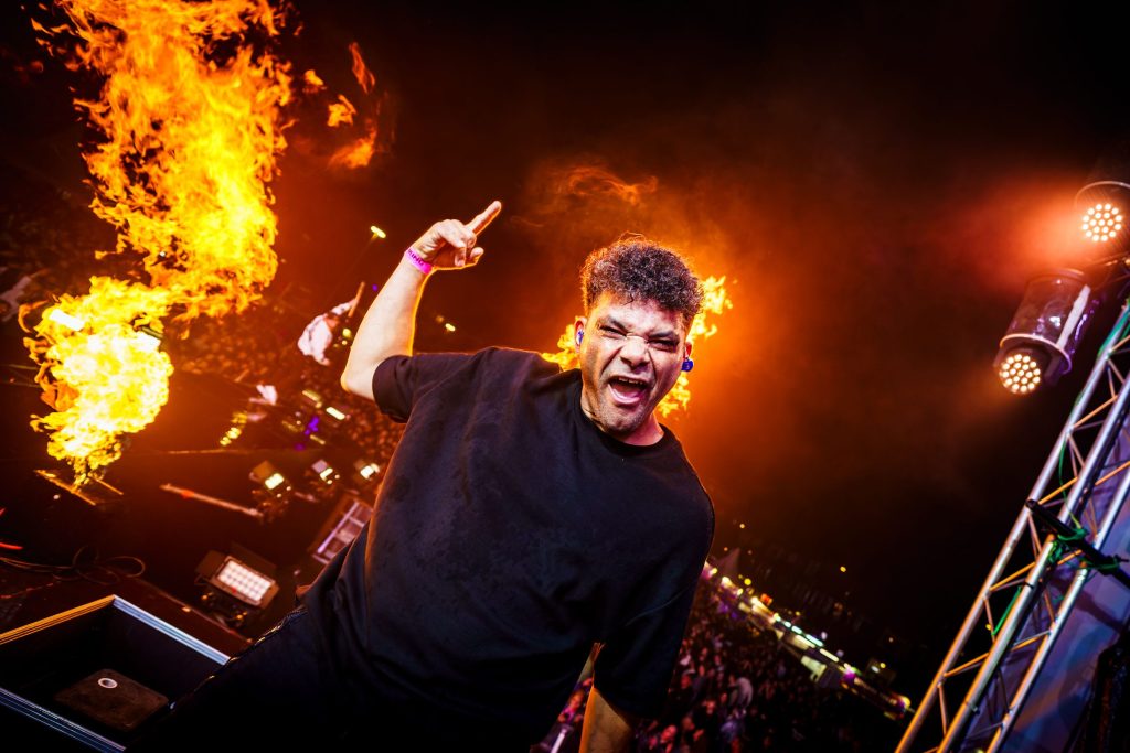 Festivalfotografie: sfeer, bezoekers en podium op een festival, gefotografeerd door Jurgen Versteeg