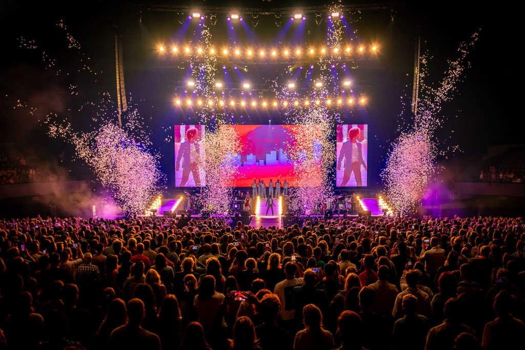 Festivalfotografie: sfeer, bezoekers en podium op een festival, gefotografeerd door Jurgen Versteeg