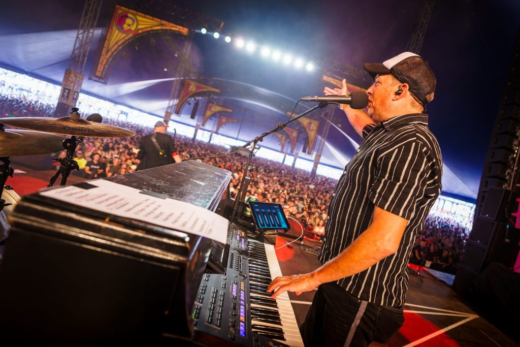 Festivalfotografie: sfeer, bezoekers en podium op een festival, gefotografeerd door Jurgen Versteeg