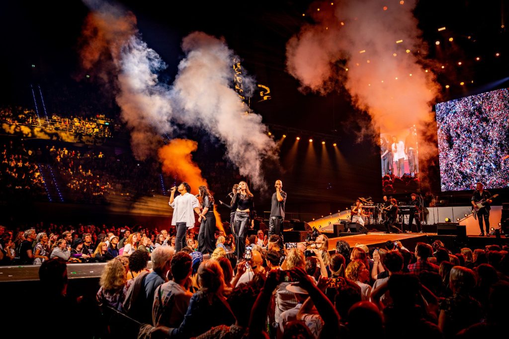 Festivalfotografie: sfeer, bezoekers en podium op een festival, gefotografeerd door Jurgen Versteeg