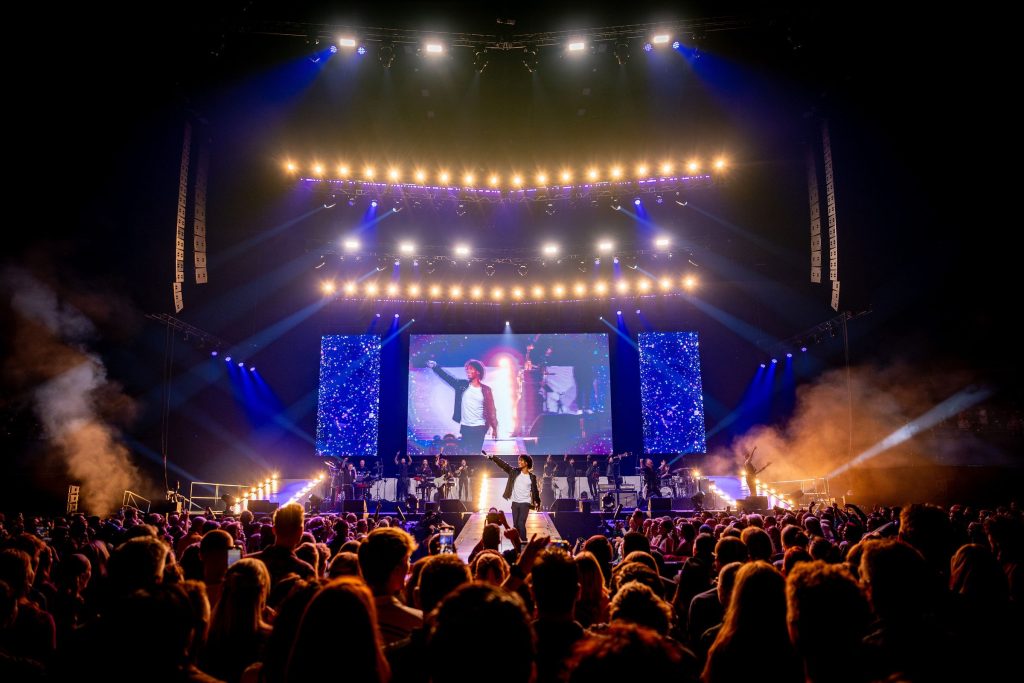 Festivalfotografie: sfeer, bezoekers en podium op een festival, gefotografeerd door Jurgen Versteeg