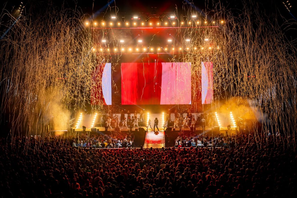 Festivalfotografie: sfeer, bezoekers en podium op een festival, gefotografeerd door Jurgen Versteeg